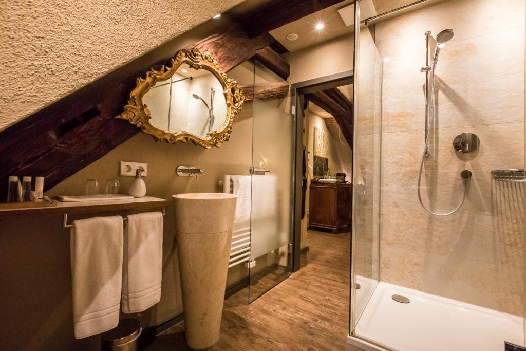 Junior Suite with Balcony room - Image 3