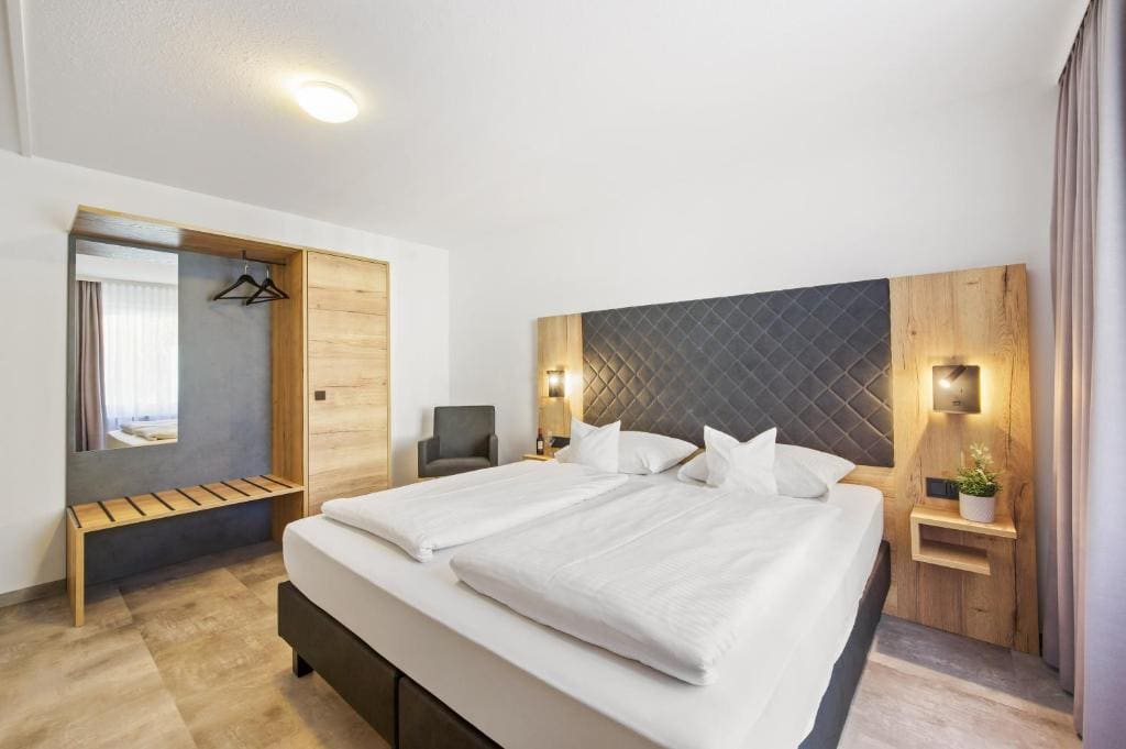 Deluxe Double or Twin Room room - Image 2