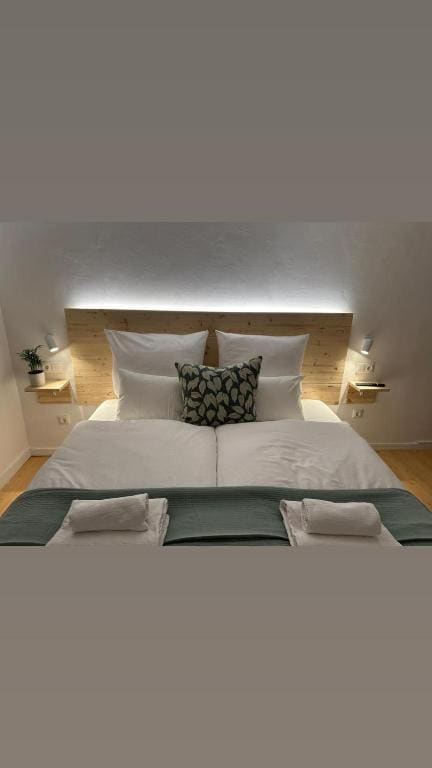 One-Bedroom Apartment room - Image 1