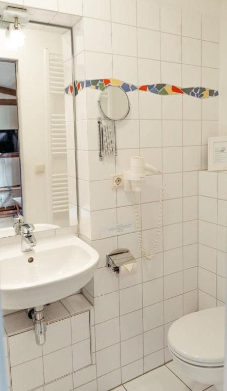 Single Room with Balcony room - Image 2