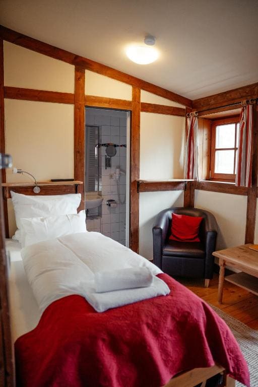 Single Room with Balcony room - Image 1