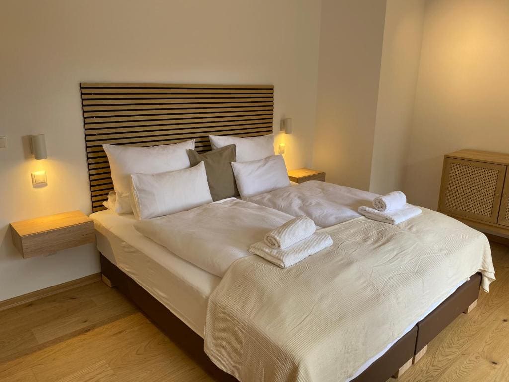 Deluxe Two-Bedroom Apartment with Garden View room - Image 1