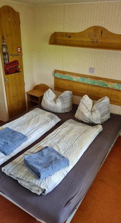 Mobile Home room - Image 2