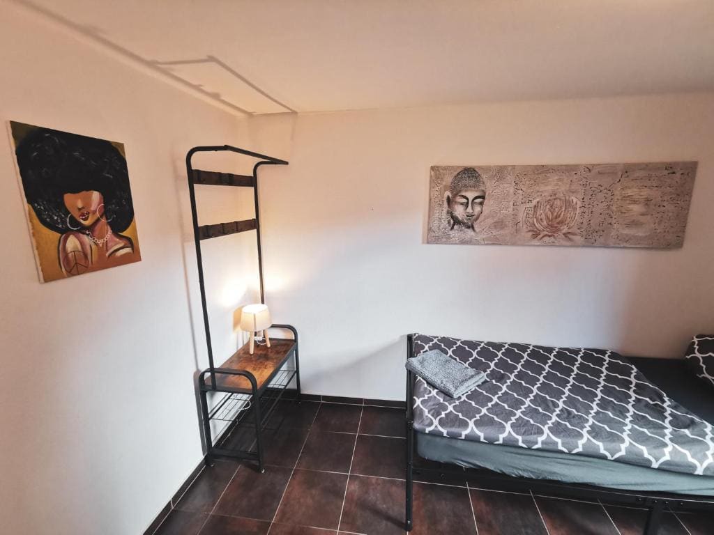 One-Bedroom Bungalow room - Image 1