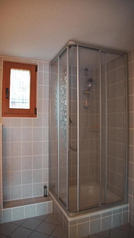 Bungalow room - Image 3