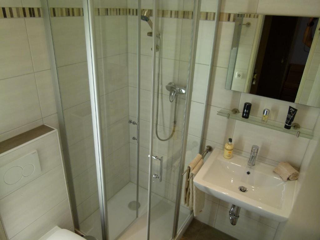 Double Room with Balcony room - Image 3
