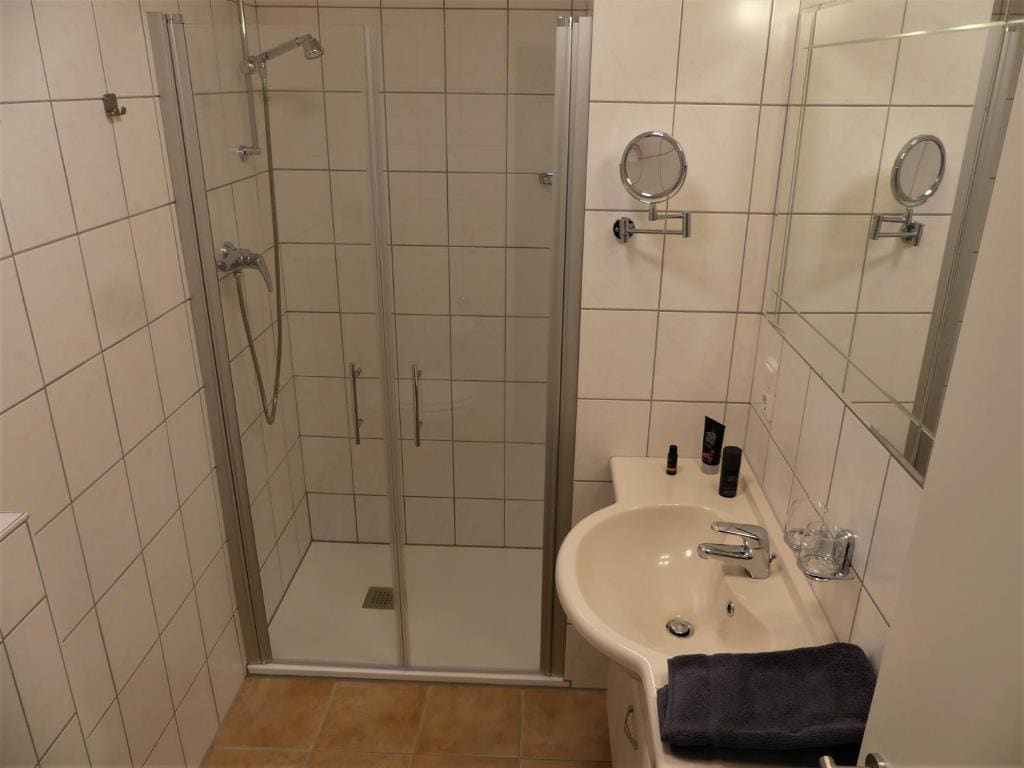 Double Room with Balcony room - Image 2