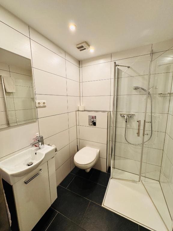 Single Room with Balcony room - Image 2