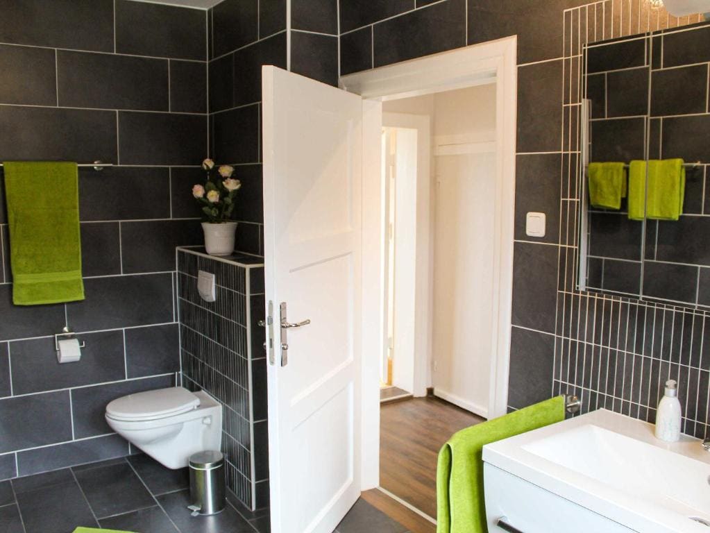 Two-Bedroom Apartment with Shower room - Image 1