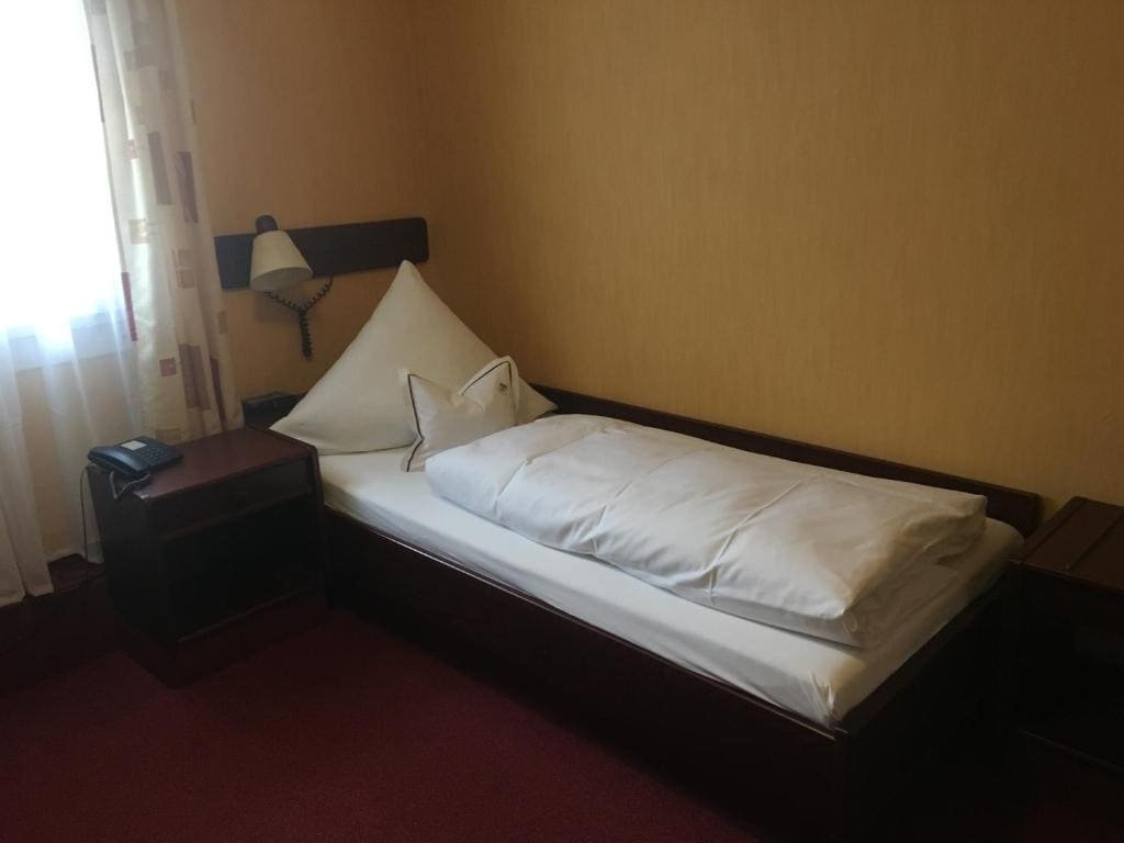 Single Room with Private Bathroom room - Image 1