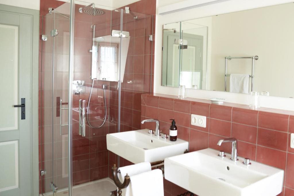 Deluxe Double or Twin Room room - Image 2