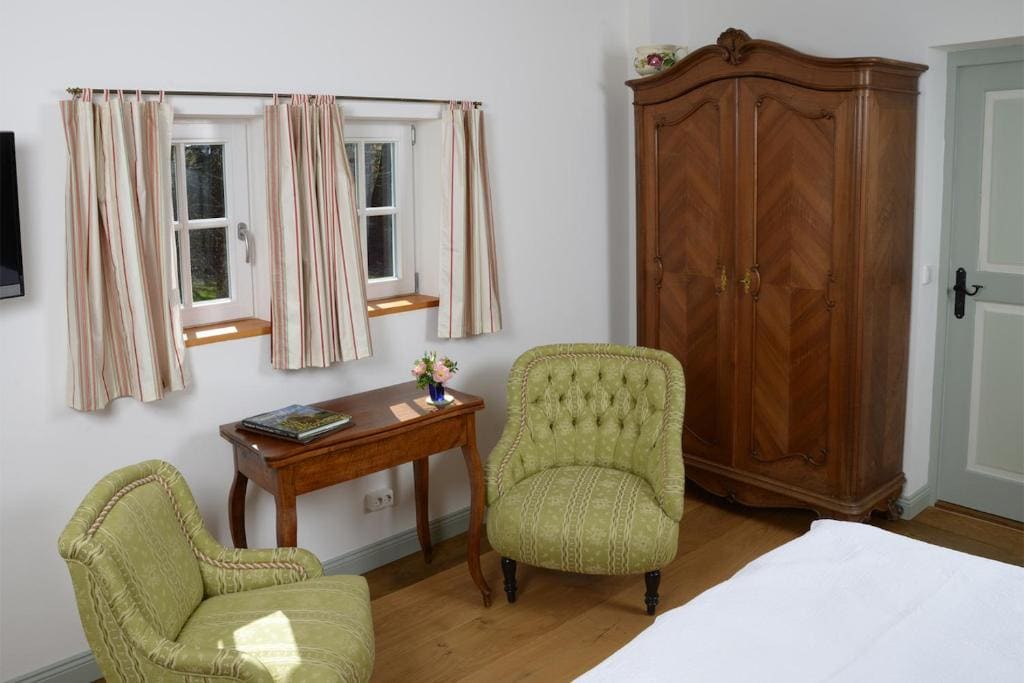 Deluxe King Room room - Image 2