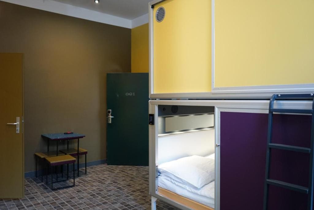 King Size Capsule room - Image 2