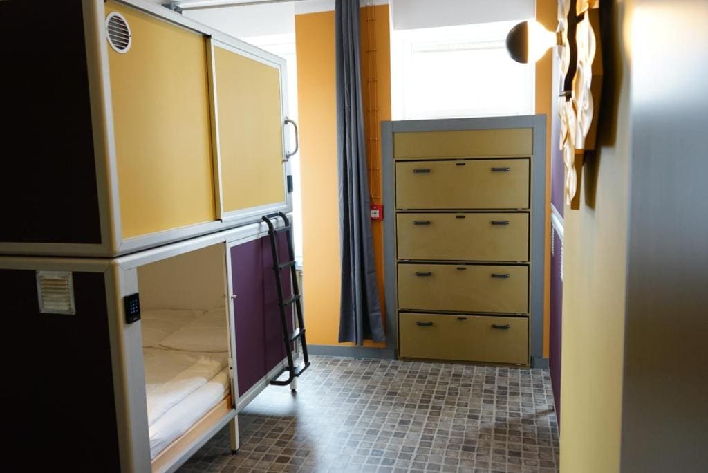 King Size Capsule room - Image 1