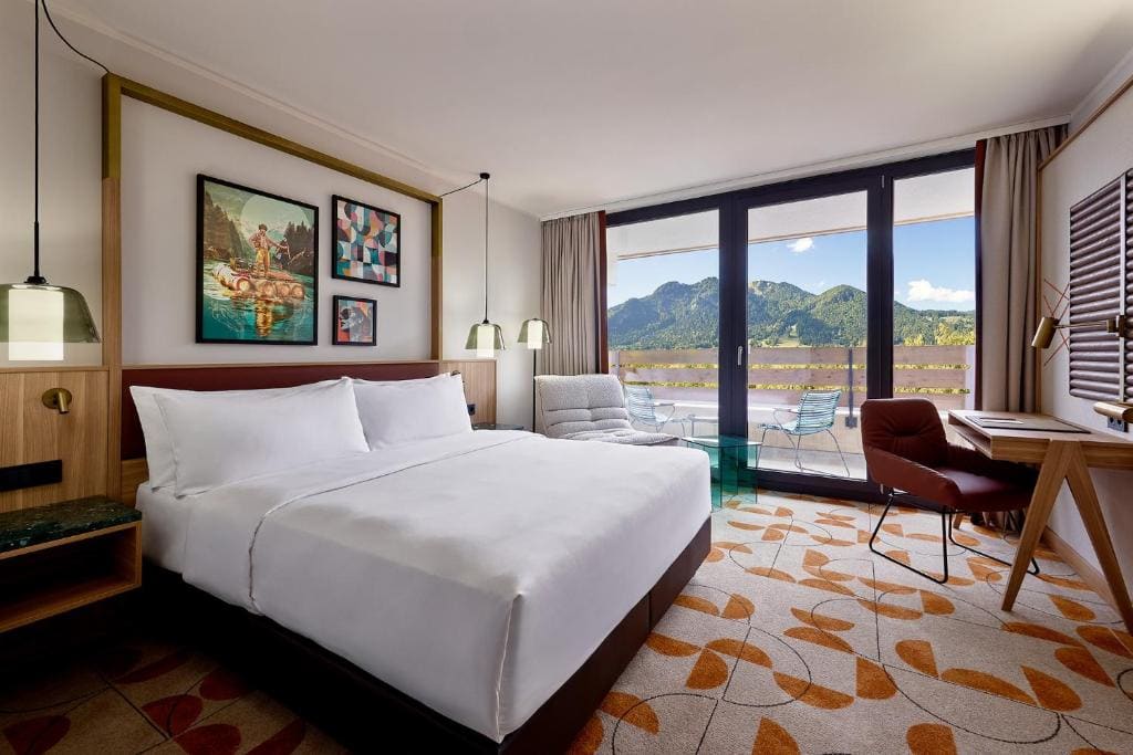 One-Bedroom King Suite with Sofa Bed, Garden View and Two Balconies room - Image 3