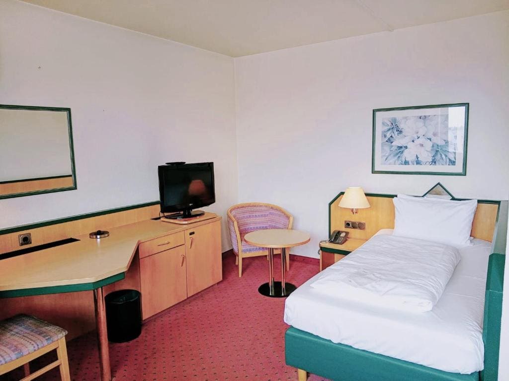 Standard Room with One Twin Bed room - Image 2