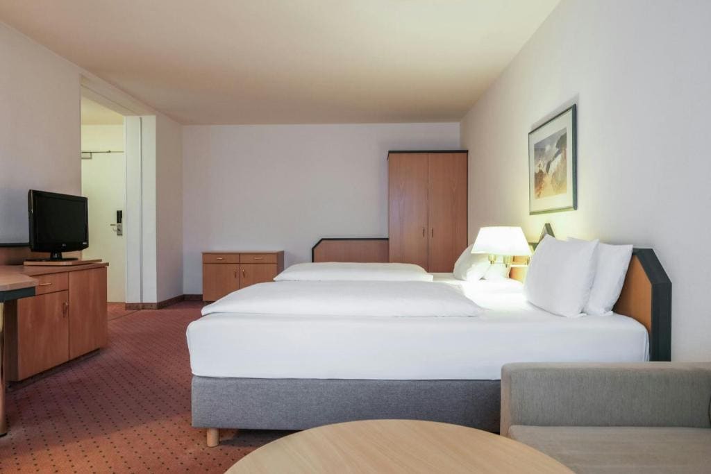 Standard Twin Room room - Image 1