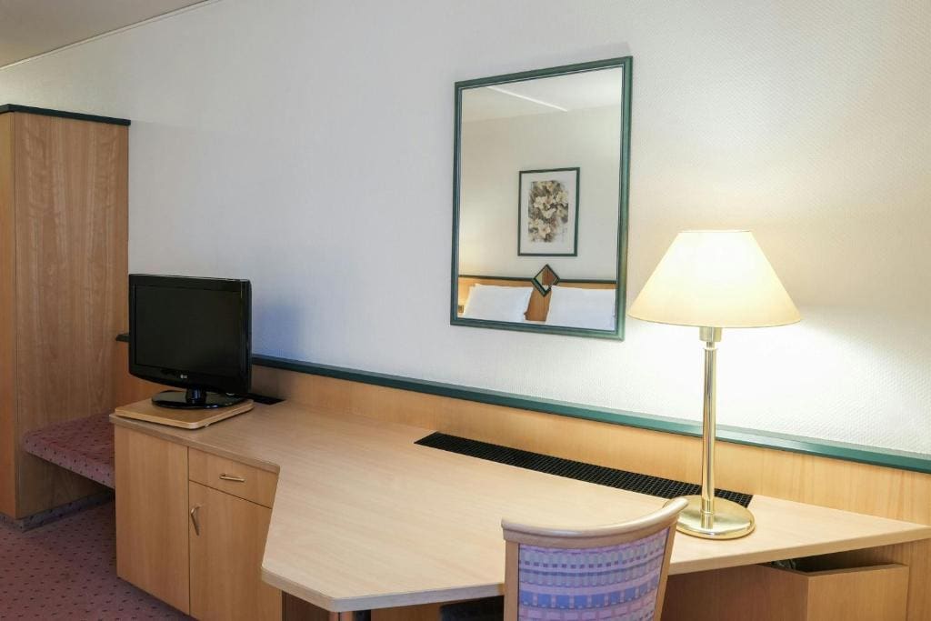 Superior Queen Room room - Image 3