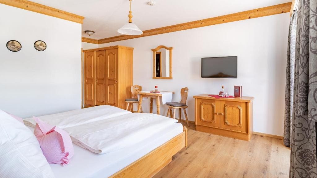 One-Bedroom Apartment room - Image 3