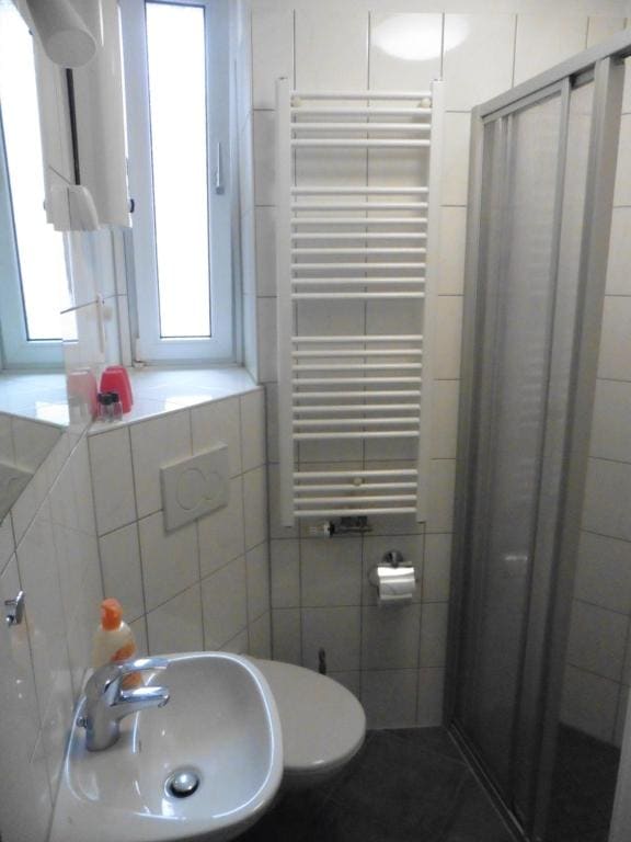 Double Room with Shared Bathroom room - Image 3