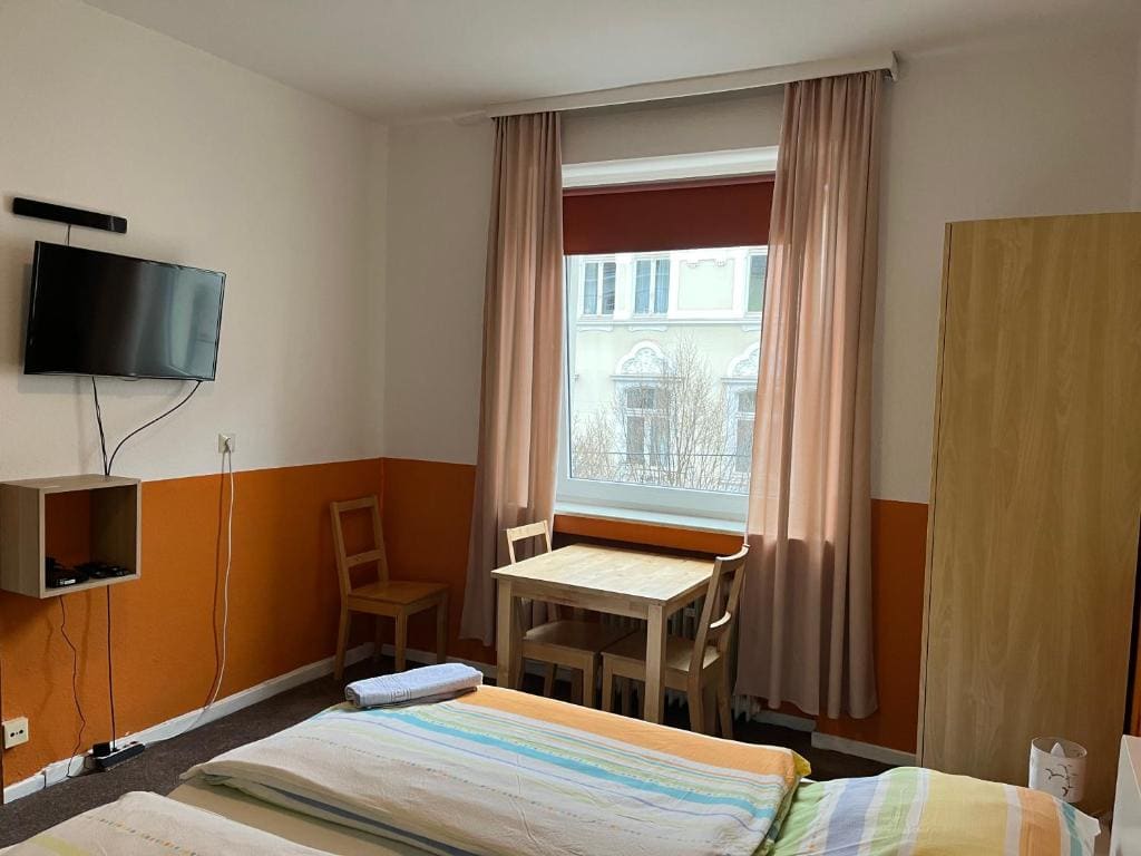 Triple Room with Shared Bathroom room - Image 2