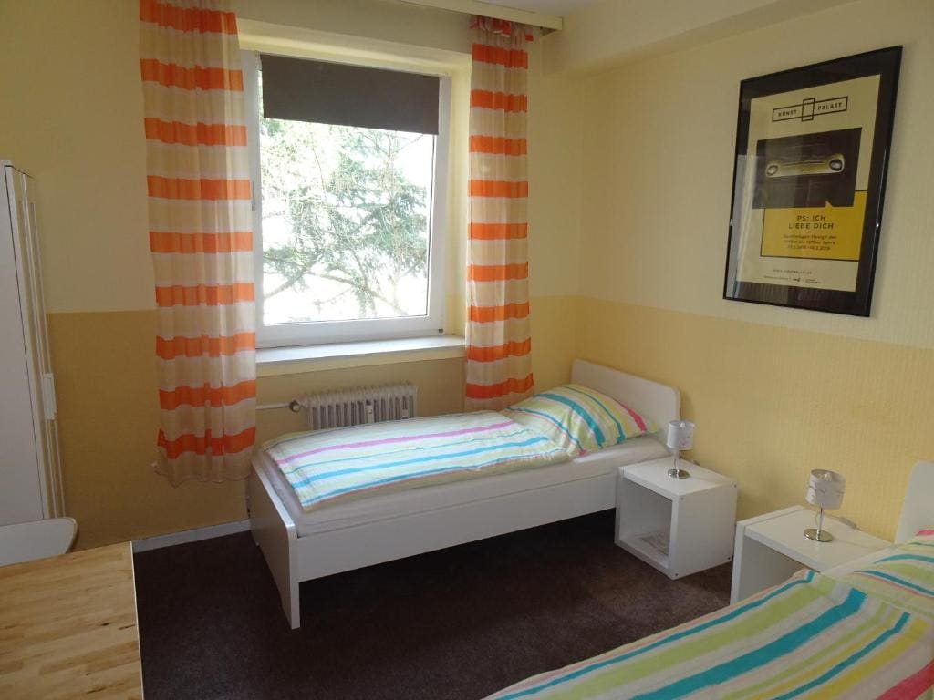 Twin Room with Private Bathroom room - Image 2