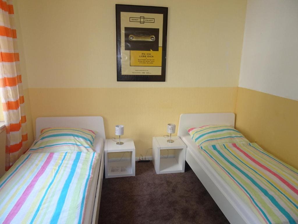 Twin Room with Private Bathroom room - Image 3