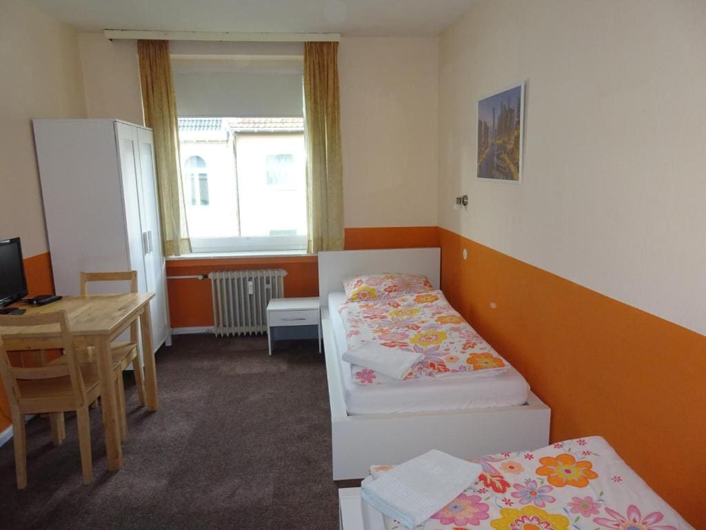 Twin Room with Shared Bathroom room - Image 1