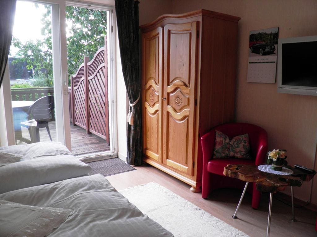 Double Room with Balcony room - Image 2
