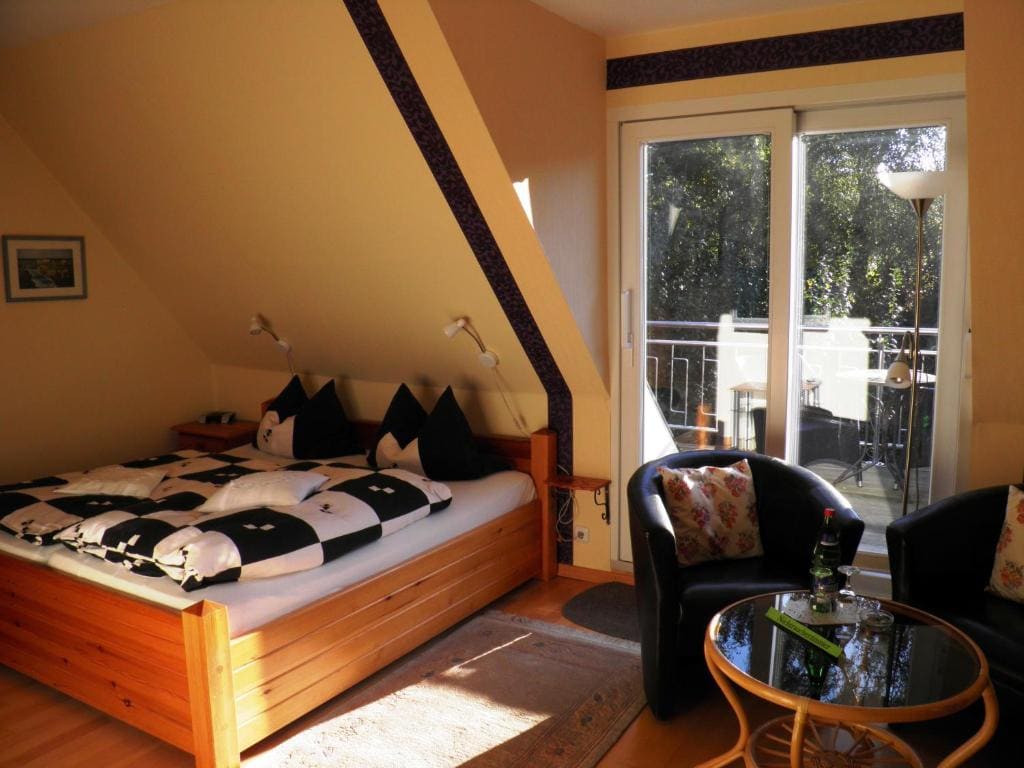 Double Room with Balcony room - Image 3
