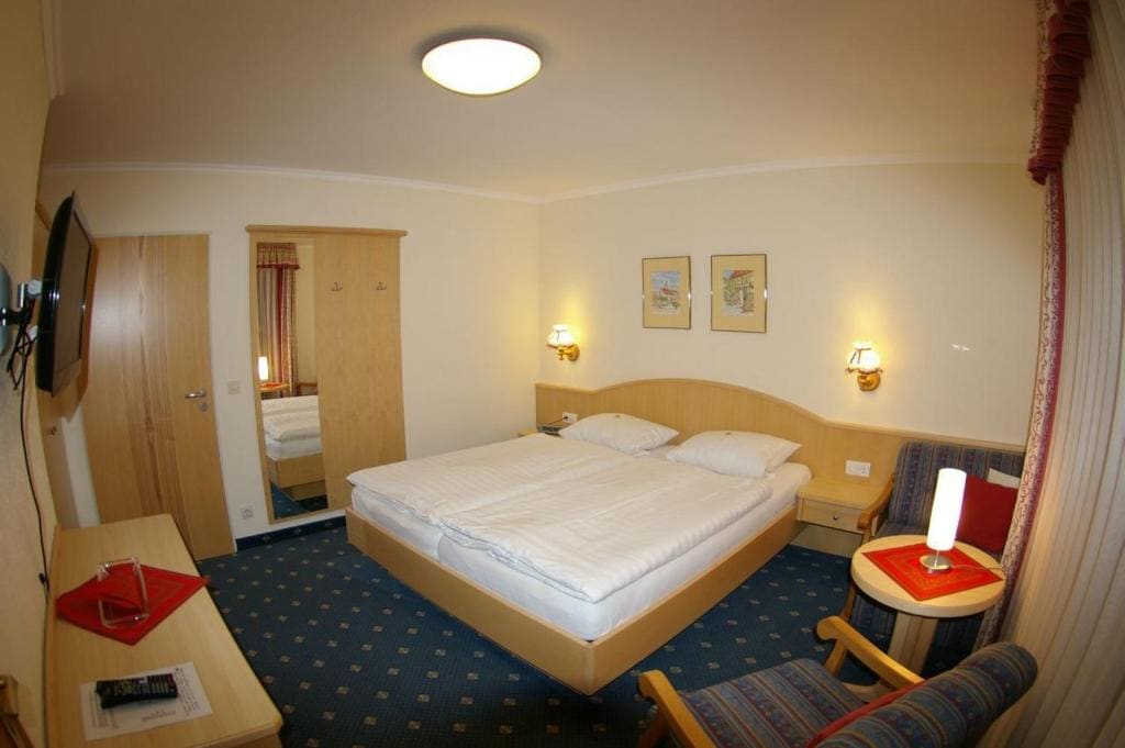 Double Room with Mountain View room - Image 2