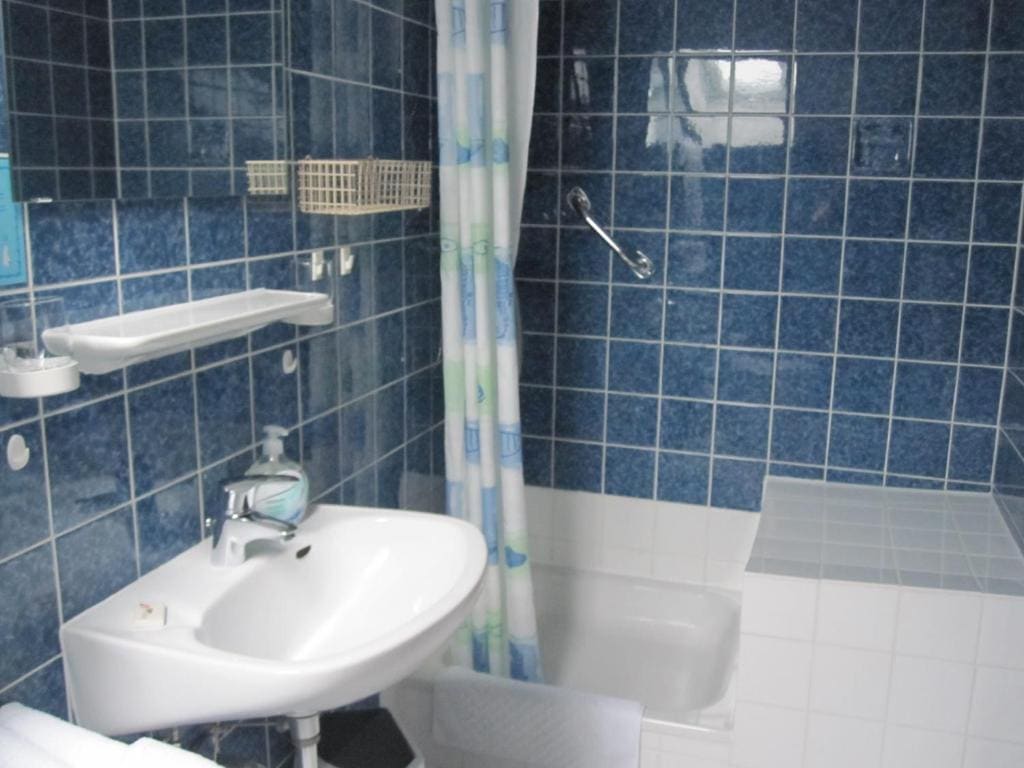 One-Bedroom Apartment with Balcony - 09 room - Image 3