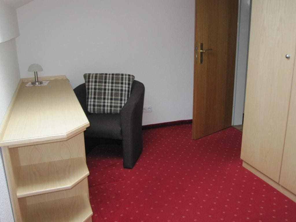 One-Bedroom Apartment with Balcony - 10 room - Image 3