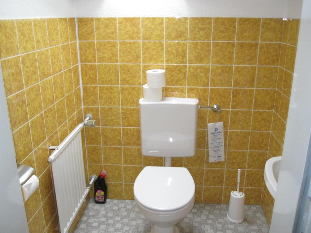 One-Bedroom Apartment with Balcony - 10 room - Image 1