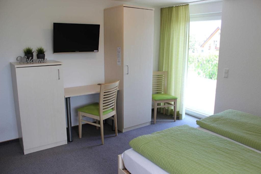 Double Room with Balcony room - Image 2