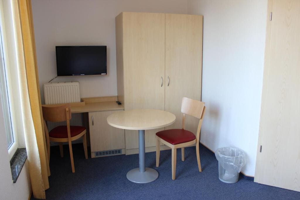 Double Room with Private Bathroom room - Image 3