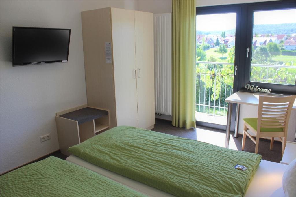 Studio with Balcony room - Image 2