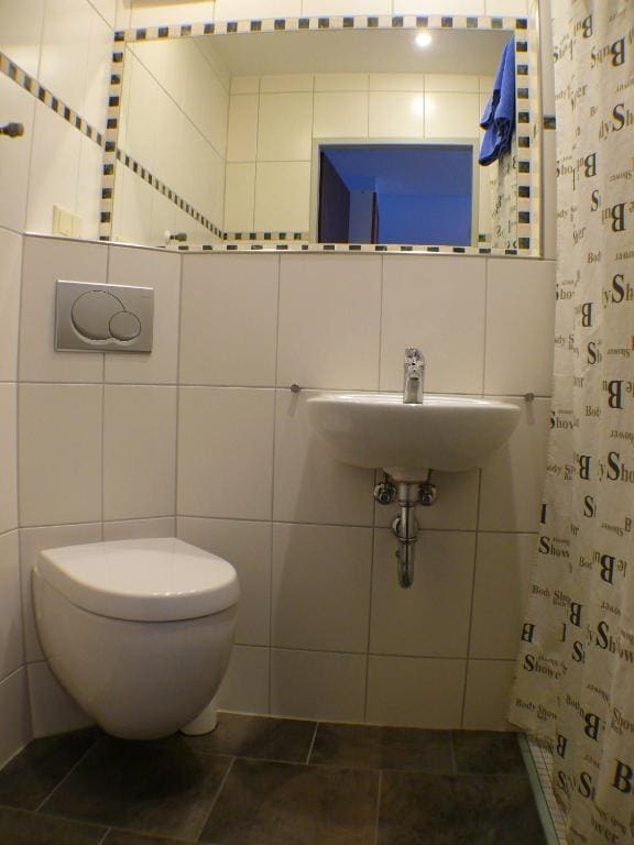 Twin Room with Private Bathroom room - Image 2