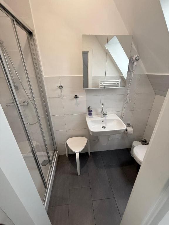 Double Room with Balcony room - Image 2