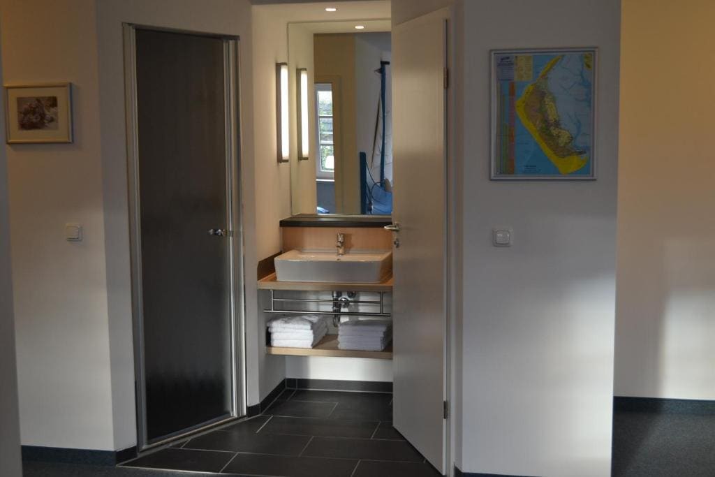 Apartment room - Image 2