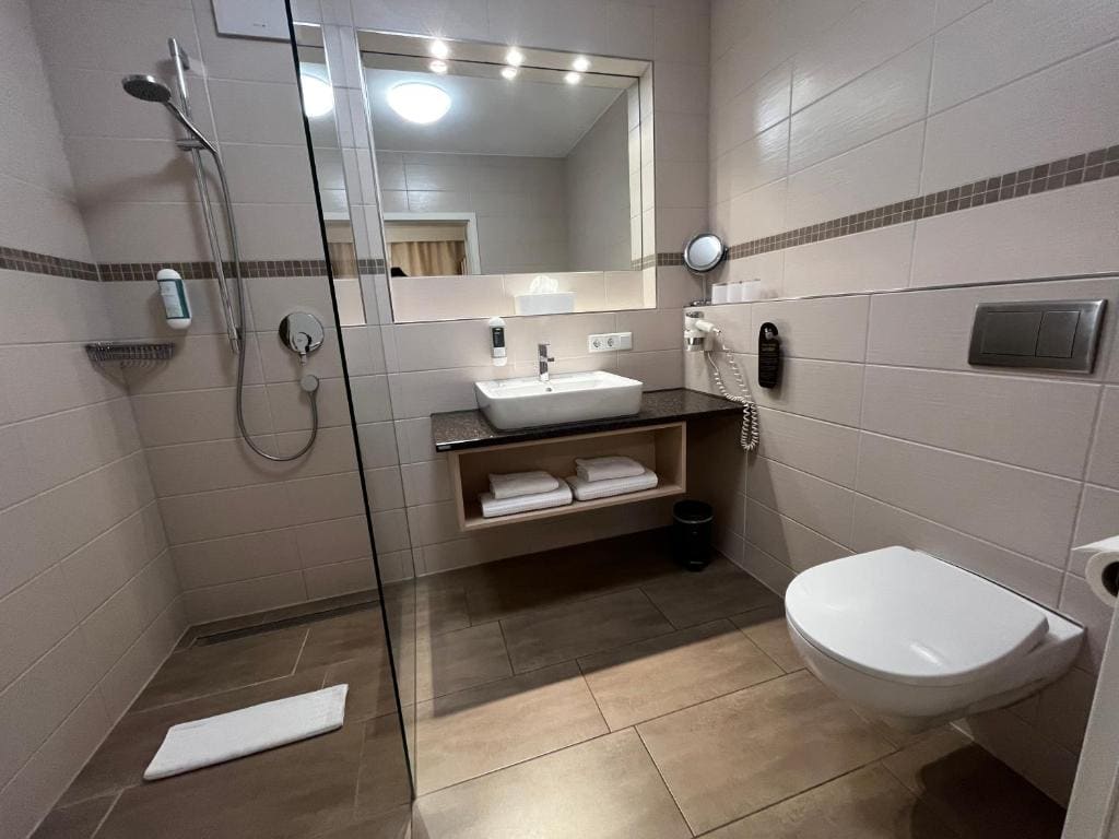 One-Bedroom Apartment room - Image 2