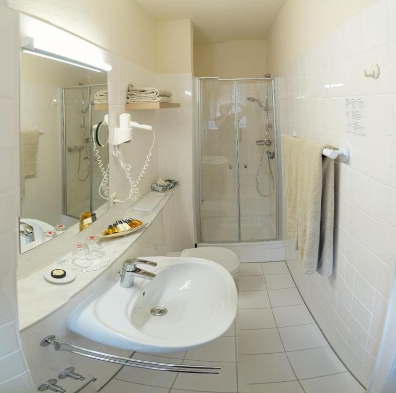 Double Room with Balcony room - Image 3