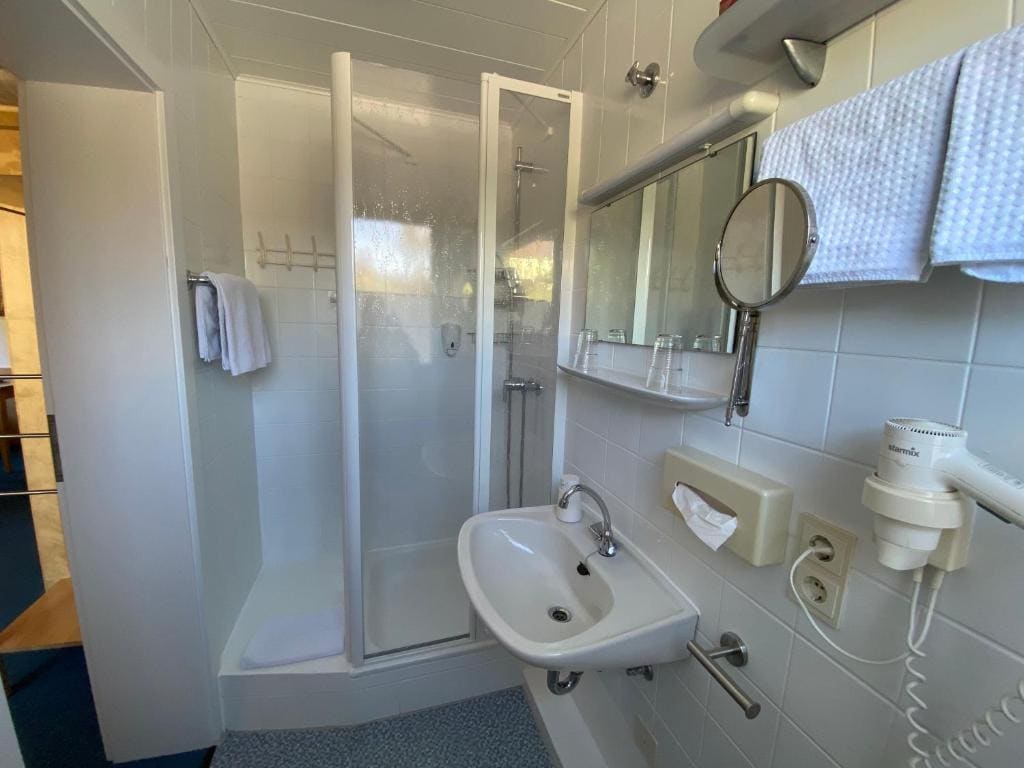 Double Room with Balcony room - Image 3