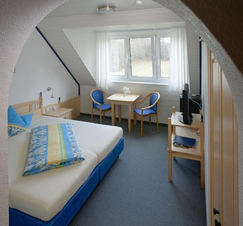 Single Room with Garden View room - Image 3