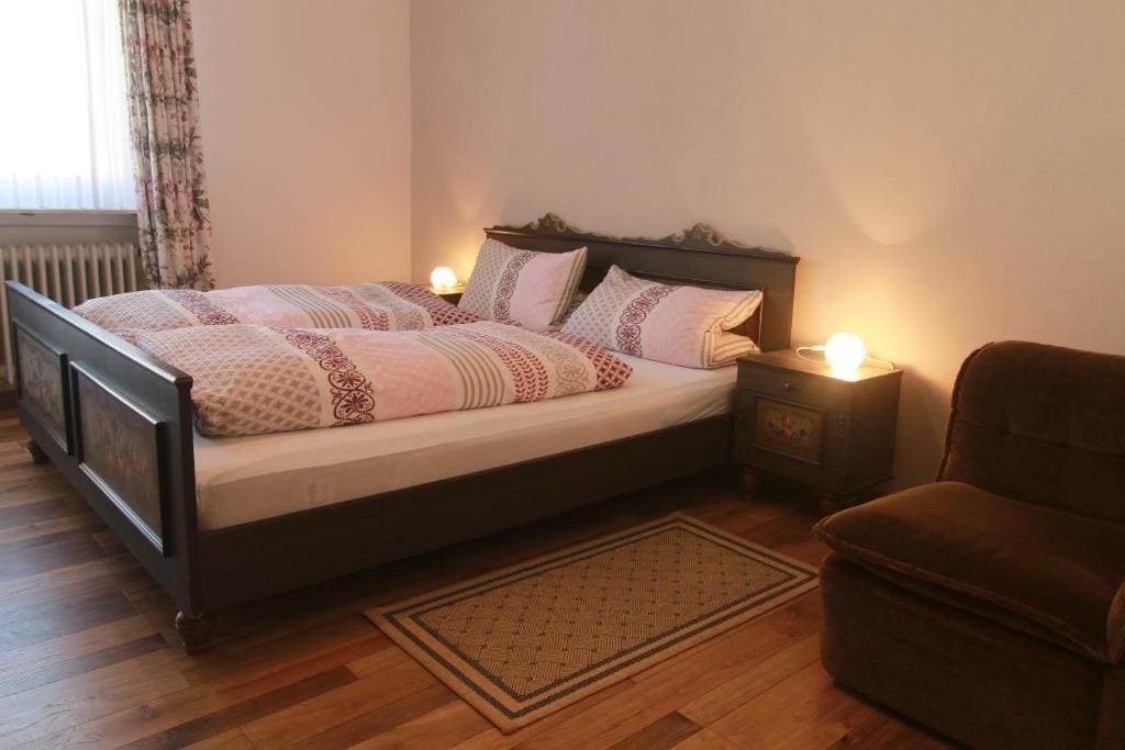 One-Bedroom Apartment room - Image 1