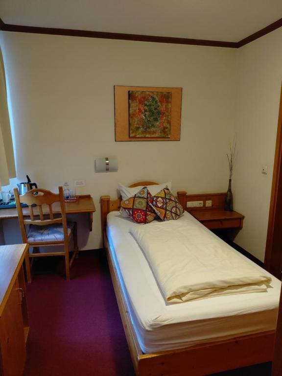 Small Single Room room - Image 2