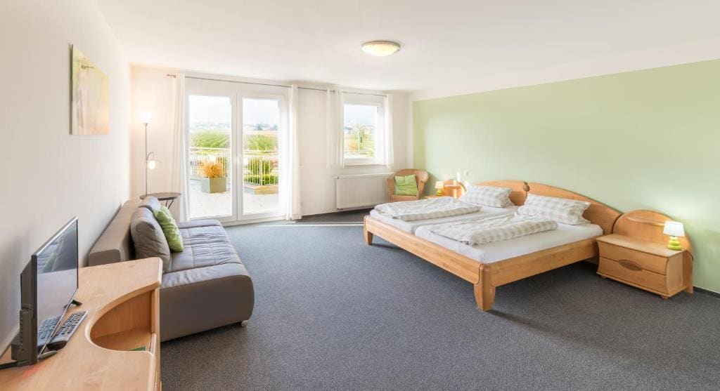 Double Room with Private Bathroom room - Image 2