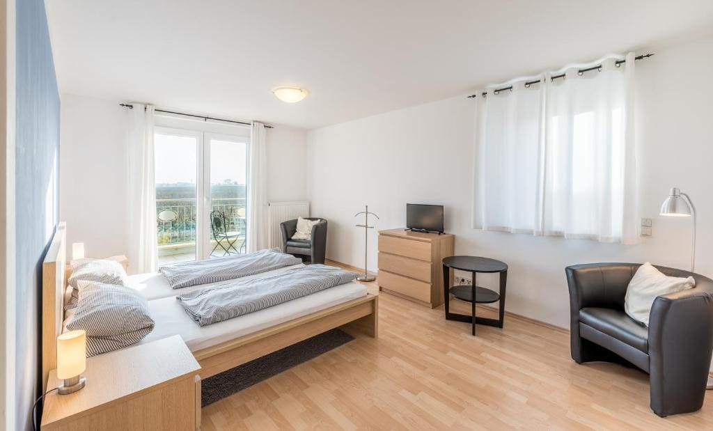 Double Room with Private Bathroom room - Image 3
