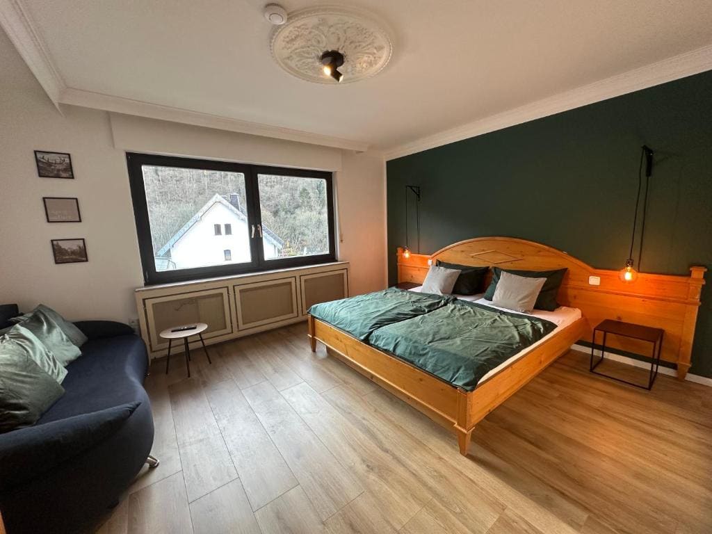 Double Room with Shared Bathroom room - Image 2
