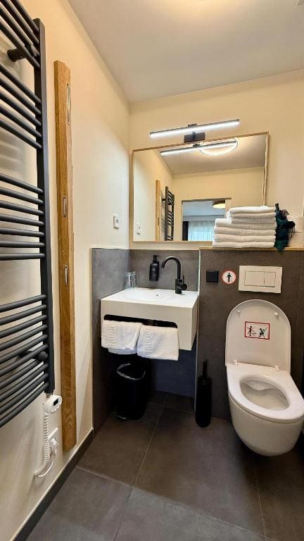 Quadruple Room with Private Bathroom room - Image 3